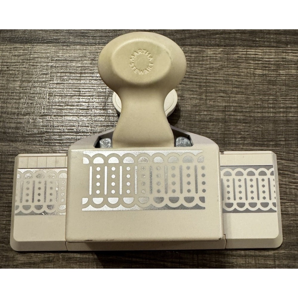 Martha‎ Stewart Crafts Lace Border Paper Punch